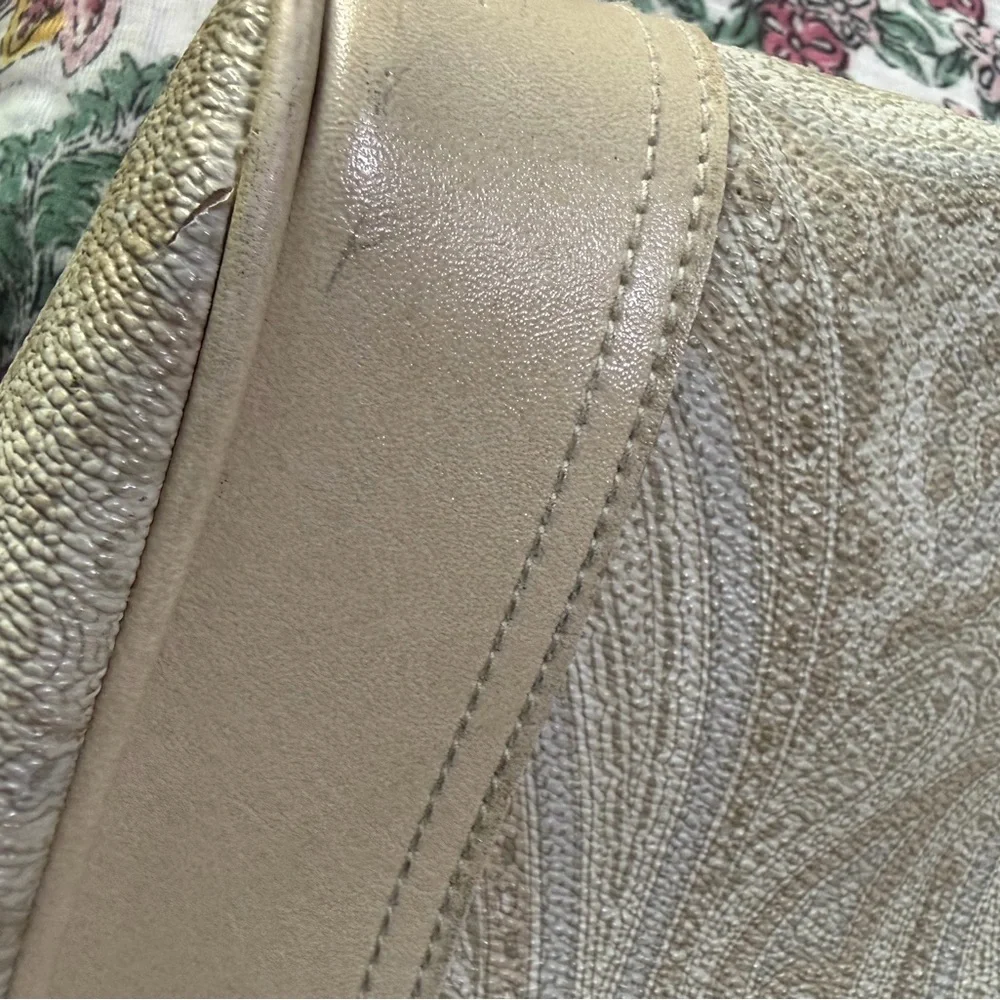 Chic Cream Paisley Tote Bag - Picture 10 of 13